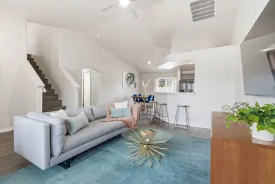 Image de The Mulberry Haven- a Peaceful Modern Getaway. Family Friendly!