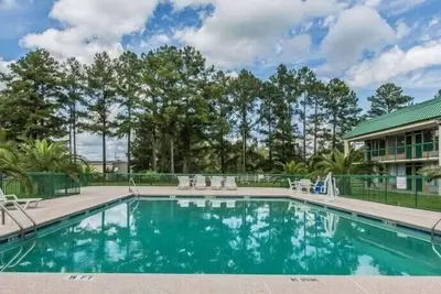 Image de 2 Rooms w/ Free Parking & Outdoor Pool Near Wwii Museums