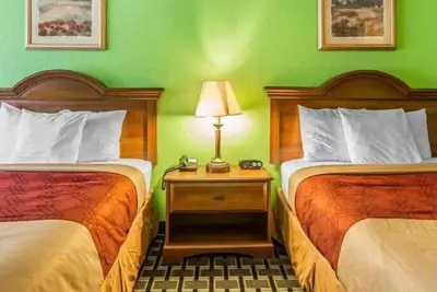 Image de 3 Affordable Double Queen Rooms w/ Outdoor Pool Near Wwii Flight Training Museum