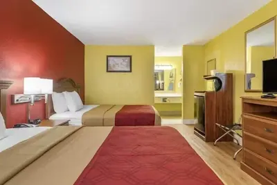 Image de Scenic Adventures Await from Relaxing Retreat | 4 Rooms w/ Free Parking + Pool