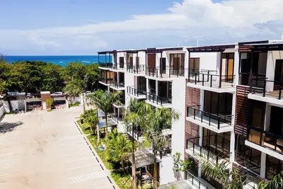 Image de Tropical Getaway with pool & steps to the beach