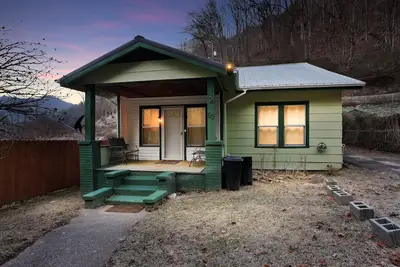 Image de New! Cozy Matewan Trail Stay