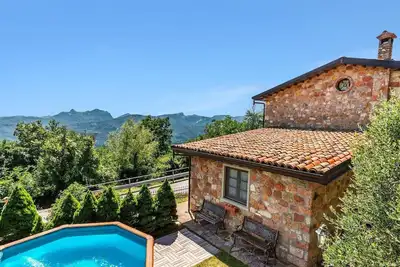 Image de Côte de montagne, 3 chambres, 2 salles de bains, piscine privée, vue imprenable.