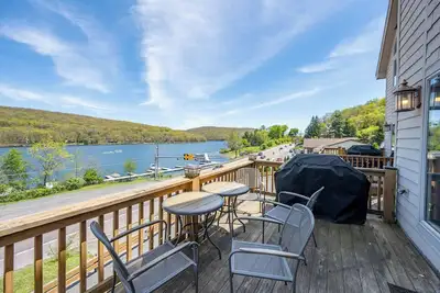 Image de New! Lake Access Home in Deep Creek!