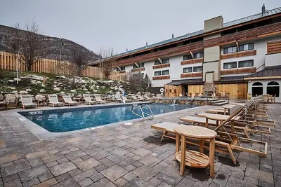 Image de Experience Skiing Excellence at Vail Retreat Suite w/ Fireplace - Non Refundable