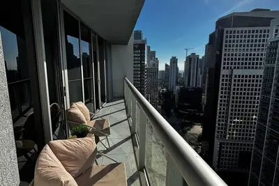 Image de Icon Brickell • High Floor Balcony • Skyline View • Luxury Spa & Hotel Amenities