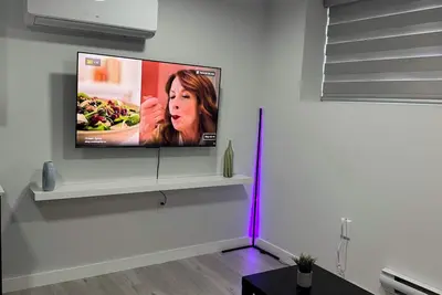 Image de Modern 2-Bedroom Lower Suite Near Pembina | Bright, Spacious & Private