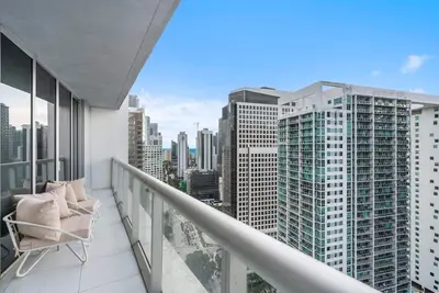 Image de Luxe Brickell • 35th Floor • Skyline View • Free Spa & 5 Star Hotel Amenities