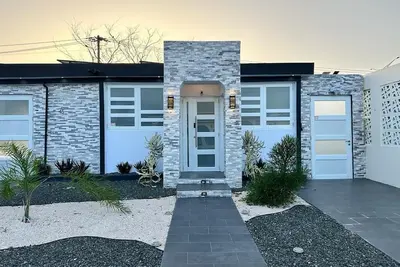 Image de “Spacious Family Getaway w/ Guest House • Minutes to Isla Verde Beach