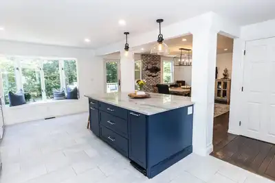 Image de Spacious & Updated Rare Cape Cod Find. Wellness room.