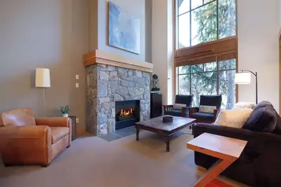 Image de Charming 4br/5ba on Golf Course w/ Private Garage