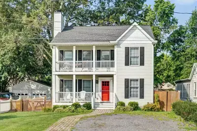 Image de Quiet Getaway in Waterfront Community