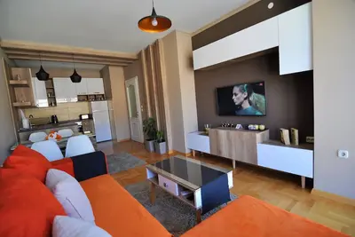 Image de Apartment Fantasy w/ Lake View & Free Parking