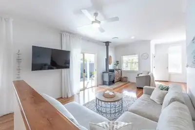 Image de Modern coastal home for the whole family. Minutes to beach & lake