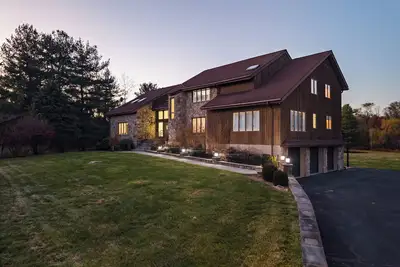 Image de Family Staycation Retreat 7bdr. Sauna. Games. Gym