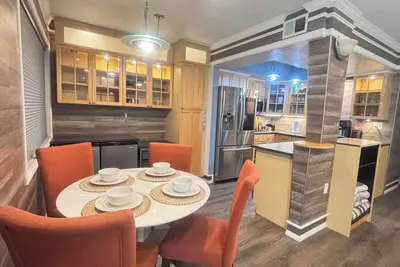 Image de Cozy, tasteful 2bd 2ba condo in beautiful Tempe walking distance to Asu & Mill