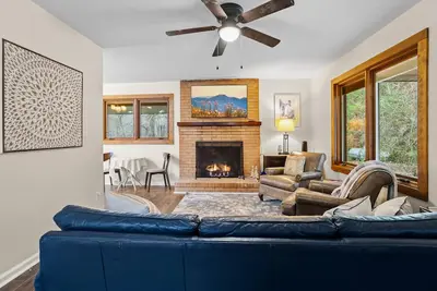 Image de Bobs Creek Retreat is a nature lover, cyclist, outdoor enthusiast's dream vacation home.