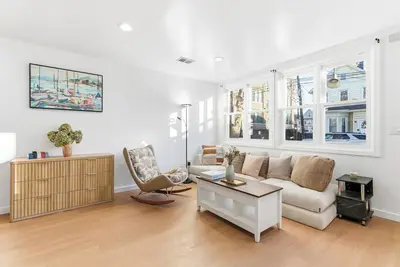 Image de 2 bedrooms w/ big living room easy to Path and Ewr