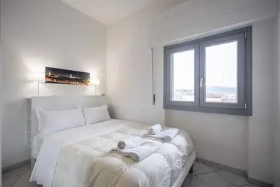 Image de Cozy 45 sqm apartment, able to accommodate up to 4 people, located on the sixth floor of a modern building with lift. The property is located in an extremely strategic area, just 100 meters from Santa Maria Novella station, near the historic center and a