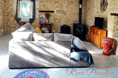 Image de \"River Paradise\" Villa avec rivière et forêt privatives