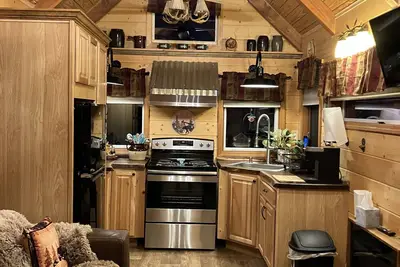 Image de Cozy 1-bedroom, 2 bed tiny house on 40 Acre Farm in Negley with Ac