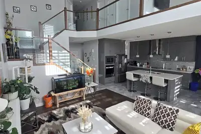 Image de Home in West Edmonton    4 Bdr & 2. 5 Bathrooms