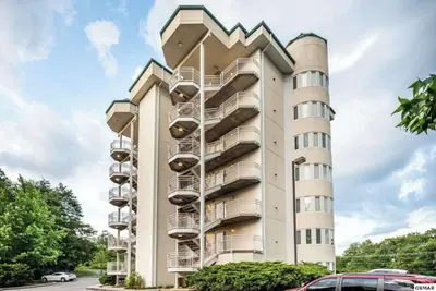 Image de Free Dollywood Ticket • Golf Vista 112 • Ground Floor Condo • Golf Course View