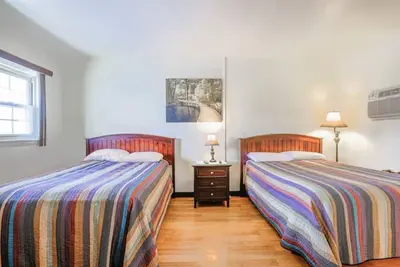 Image de 2 Modern Double-Bed Rooms Close to Cadiz Activities Plus Free Parking