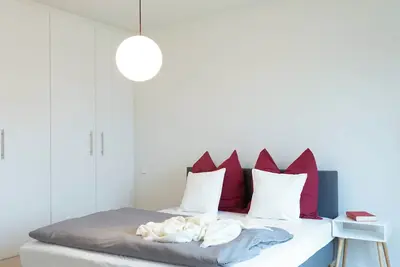 Image de Central 2-room apartment with local art