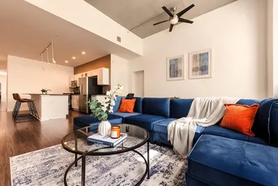 Image de Big 2br Loft Downtown Pittsburgh | Rooftop Access