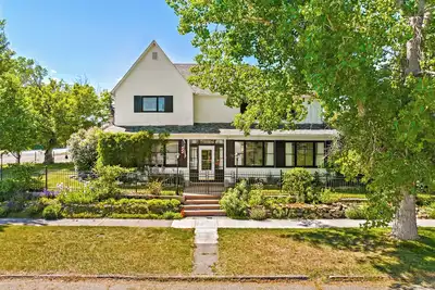 Image de Renovated 1900's Historic Home with Modern Amenities - perfect for getaways