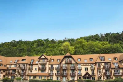 Image de Club Wyndham\nNormandy in Connelles offers 3-star aparthotel units.