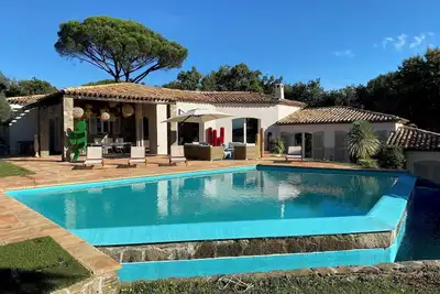 Image de Villa  Face Au Village De Ramatuelle  Avec Vu Sur Les Vignes