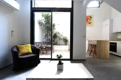 Image de Au cœur du quartier authentique de la Libération, très beau loft avec patio.