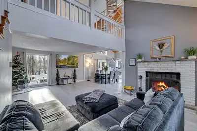 Image de Family Home w/ Hot Tub - 1 Mile to Lake