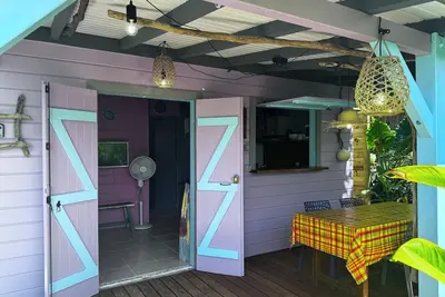 Image de Bungalow entièrement rénové proche de la plage et du centre ville