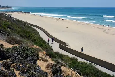 Image de Lagoon front/ocean view walk to beach 2 bed. 2 bath. Remodeled & Upgraded 75\"tv