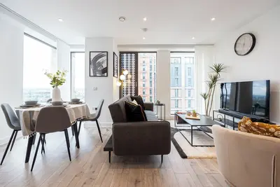 Image de Royal Ebony | Luxe 2br City Centre Apartment