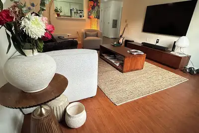 Image de Serene 2-bedroom apartment with Ac in vibrant Bronx neighborhood