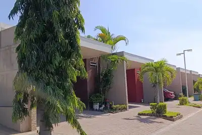 Image de Beautiful and cozy home with Rent a car available