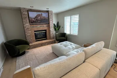 Image de Fabulous 6-bedroom house with Ac in charming Fruit Heights