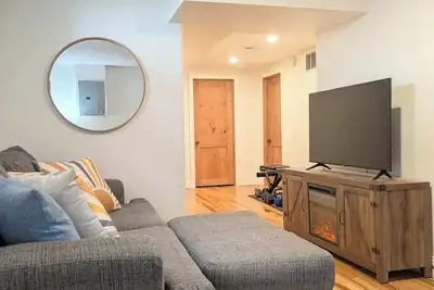 Image de Avenues Charmer Close to Frontier Park