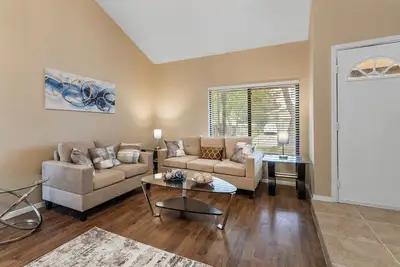 Image de Fully renovated 4 bed house 1. 5 mile to vibrant Westheimer with new appliances