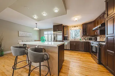 Image de Spacious, Newly Renovated, Centrally Located | Tmh