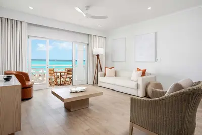 Image de Beachfront One Bdrm on Grace Bay at Alexandra Resort in Turks and Caicos