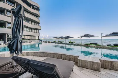 Image de 3br Beach Front Ph w Private Pool | Hot Tub | Gym