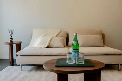 Image de Cozy 3br in Throsby w/t courtyard, free wifi/park