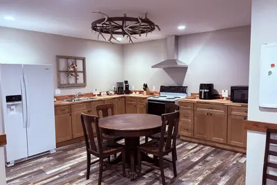 Image de Cozy, yet spacious 2 bed, brand new space in downtown Hamilton Kansas!