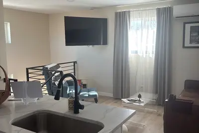 Image de Modern Denver Guesthouse in the Art District – Private Suites, Walk to Downtown