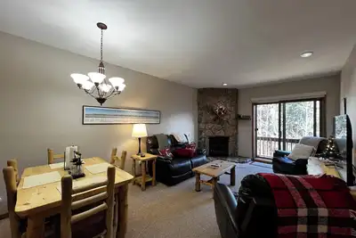 Image de Charming 1-bedroom condo in Durango's Cascade Village with stunning mountain views.